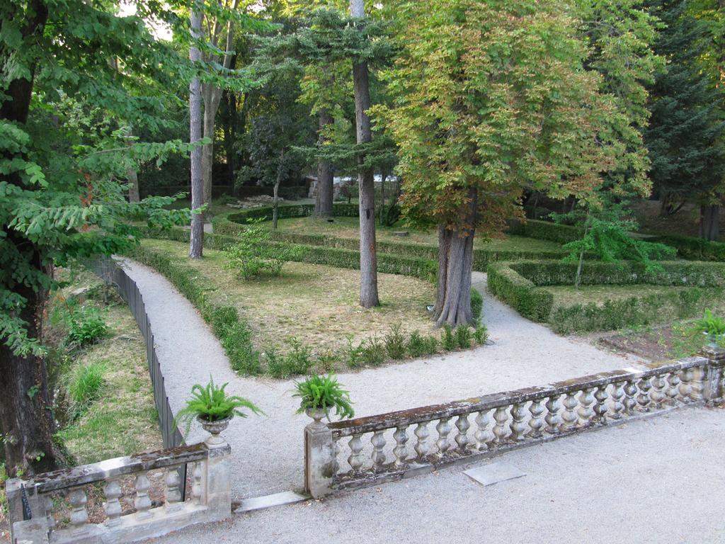 فندق Les Plansفي  Domaine De Saint Charles المظهر الخارجي الصورة